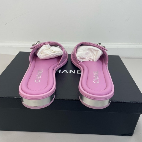 New Chanel 23P Patent Leather CC Turnlock Slides Sandal - Picture 4 of 7